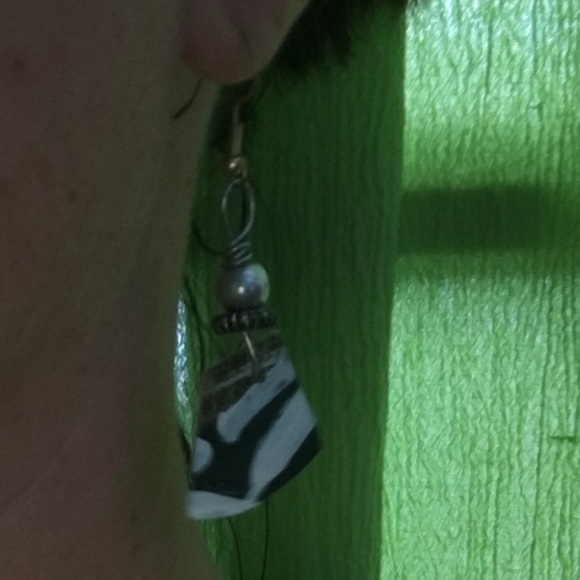 AMELIA PASTICHE DESIGN upcycled ooak earrings - Picture 6 of 6